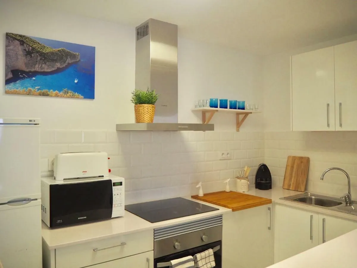 Luminoso Y Reformado Apartamento A 1Min De Playa Tossa de Mar Spain